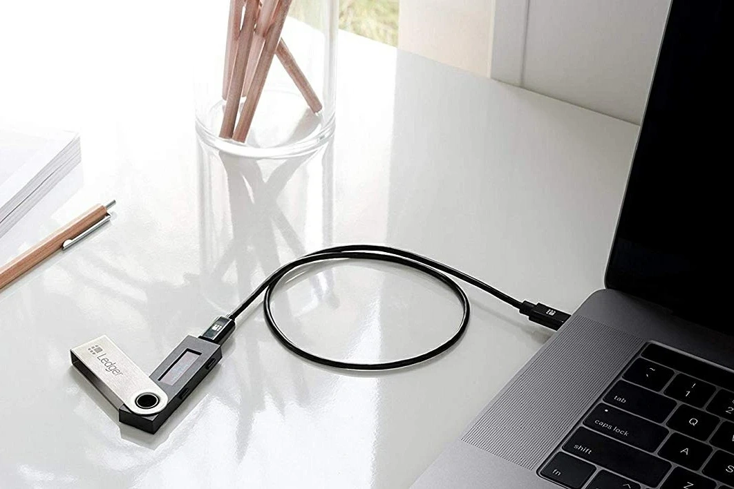 Ledger冷钱包私钥离线存储工作原理示意图